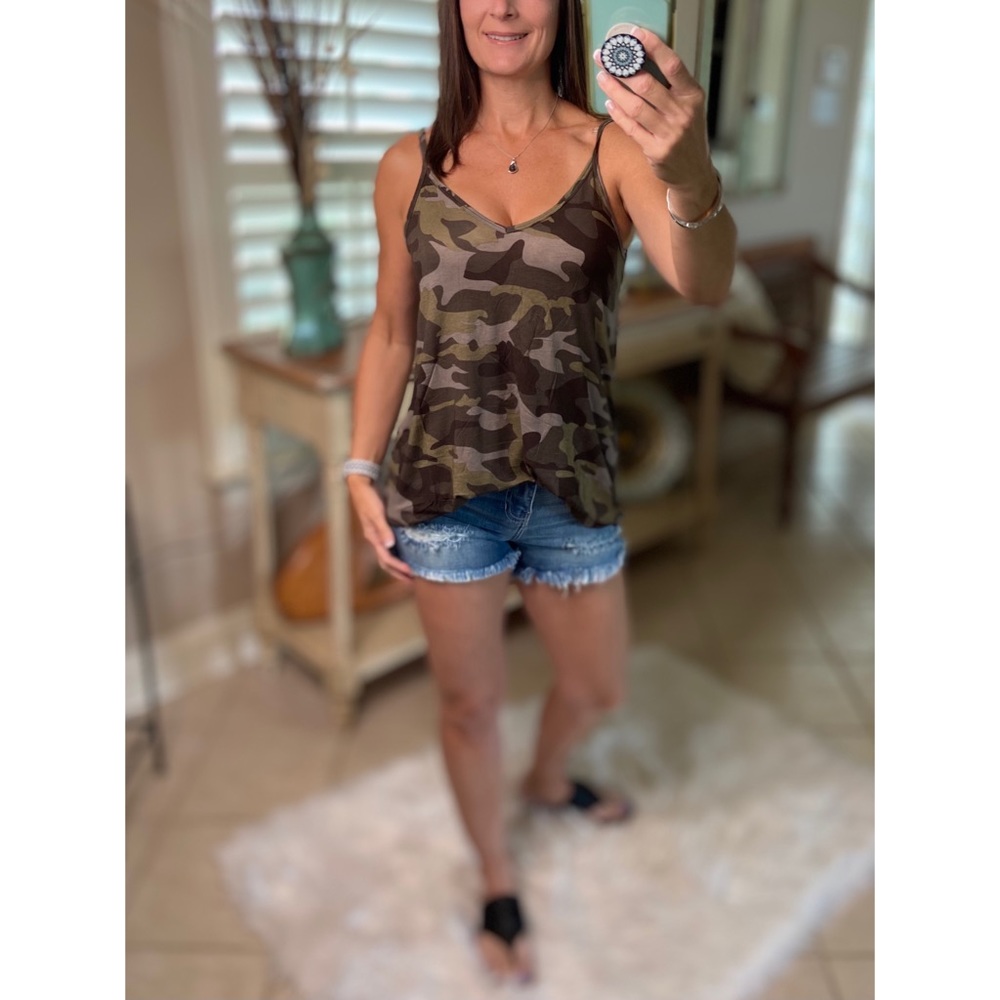 Reversible Camouflage Scoop V-Neck Tank Green 2321 - Picture 4 of 15